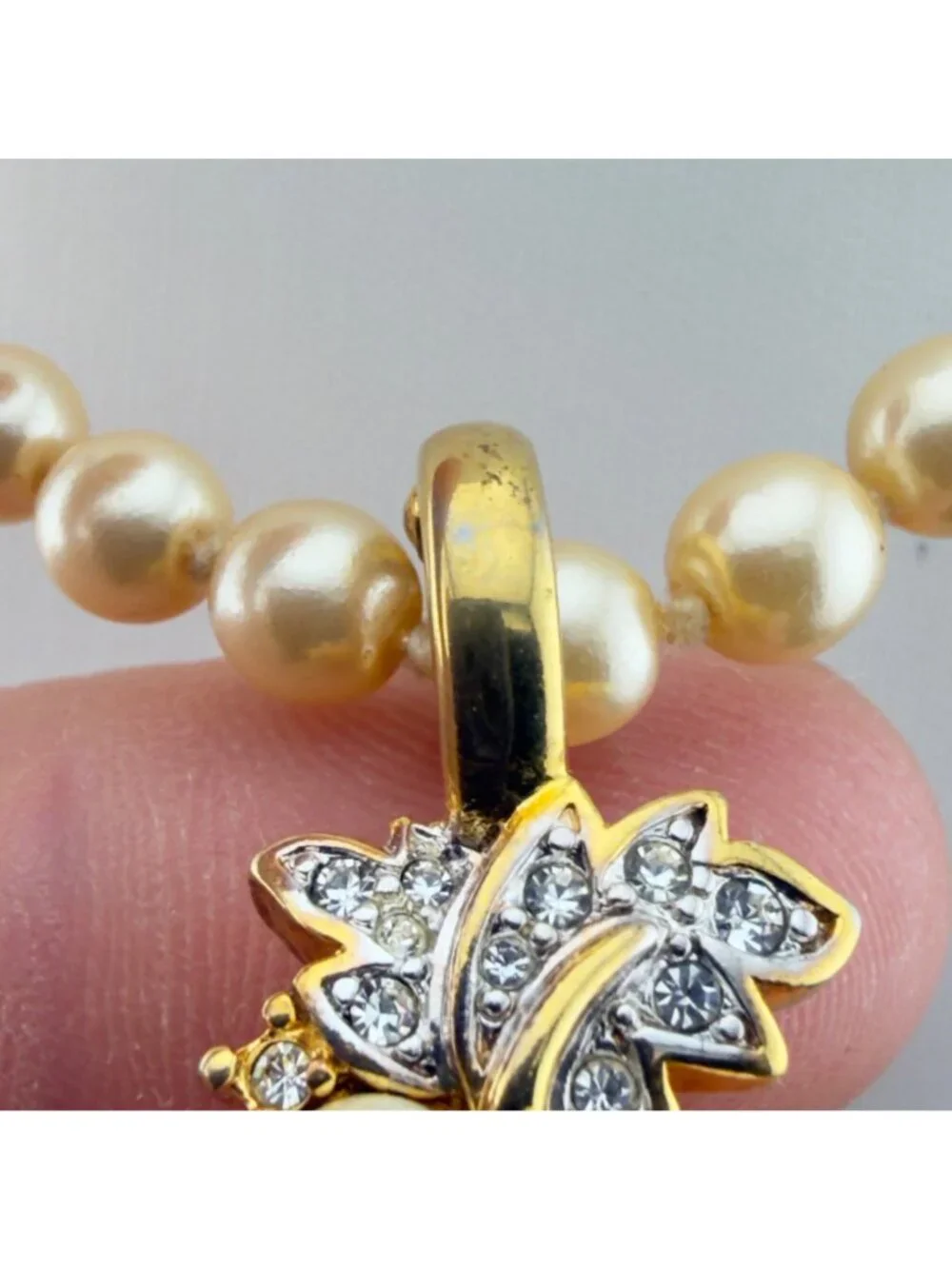 Vintage Faux Pearl Necklace Grape Leaf Rhinestone Pendant 25